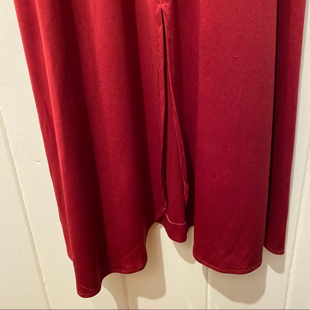 Elegant Red Sleeveless Dress - Picture 9 of 10